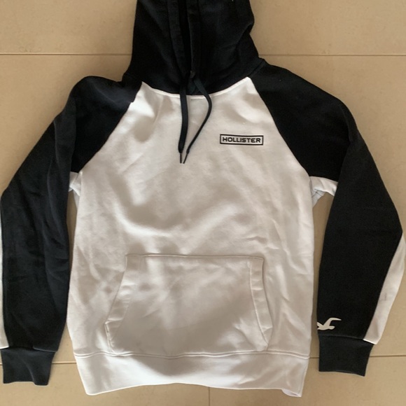 Hollister white with black trim hoodie. Size medium. Excellent condition. - Picture 3 of 6
